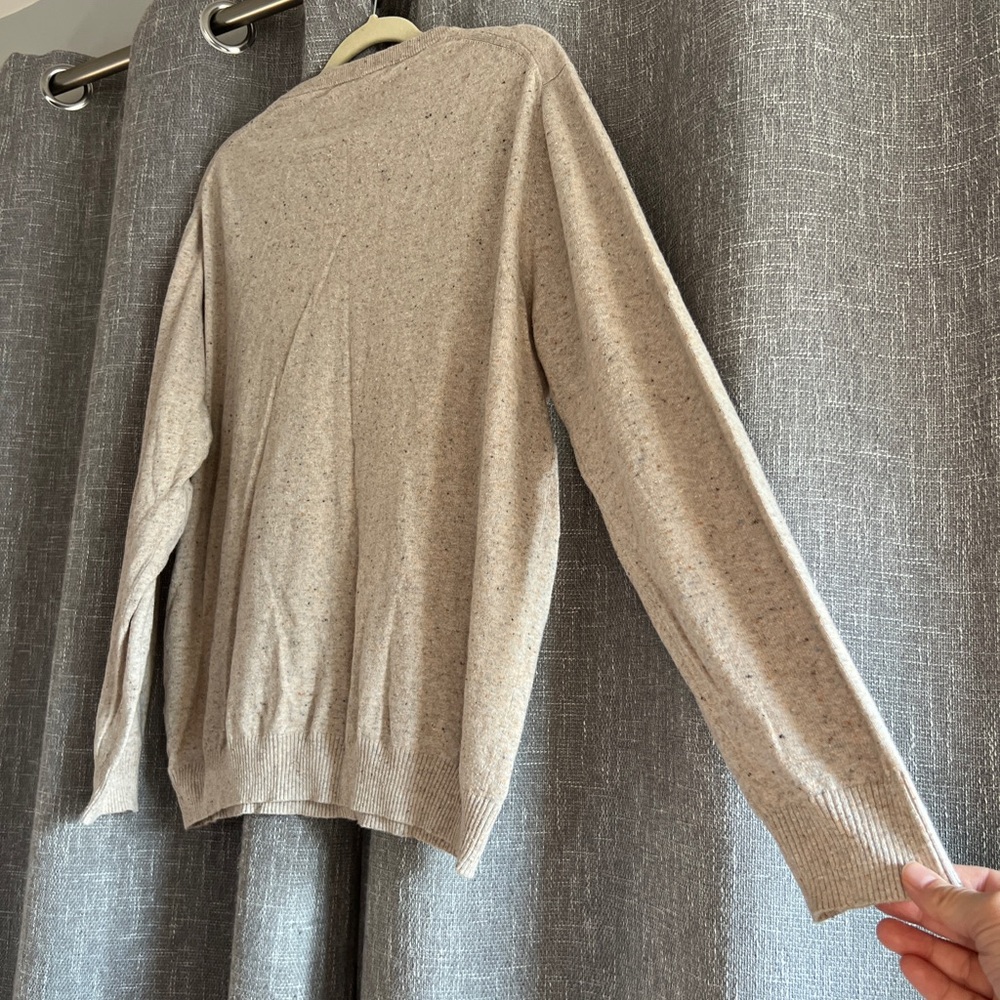 Charles Tyrwhitt Men’s heathered cream v-neck sweater, cotton & cashmere - Large - Picture 8 of 11